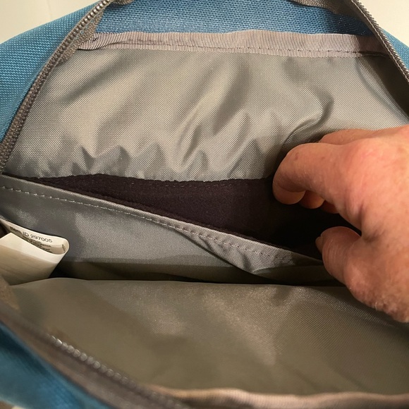 L.L Bean Messenger Bag NWOT - Picture 3 of 4